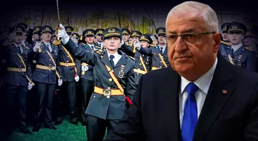 Milli Savunma Bakanı Yaşar Güler, mezuniyet töreni sonrası yaptıkları kılıçlı