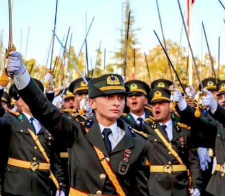 AK Parti Bursa Milletvekili Mustafa Varank, Kara Harp Okulu mezuniyet