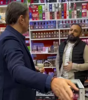 İstanbul Bahçelievler'de,  Ak Parti Belediye Başkanı Hakan Bahadır, Suriyelilerin