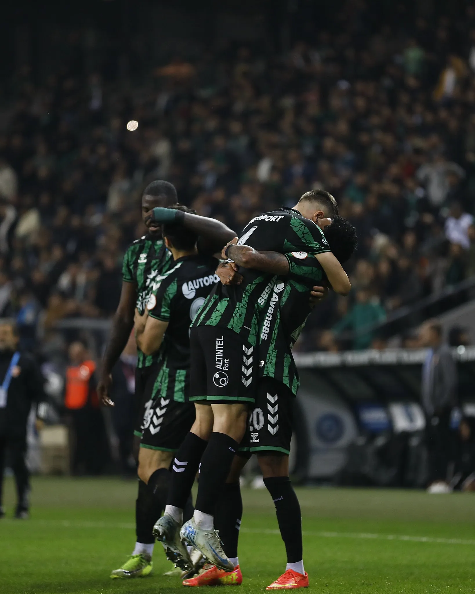 Kocaelispor Adana'yı 2 golle geçti, liderliğini sürdürdü