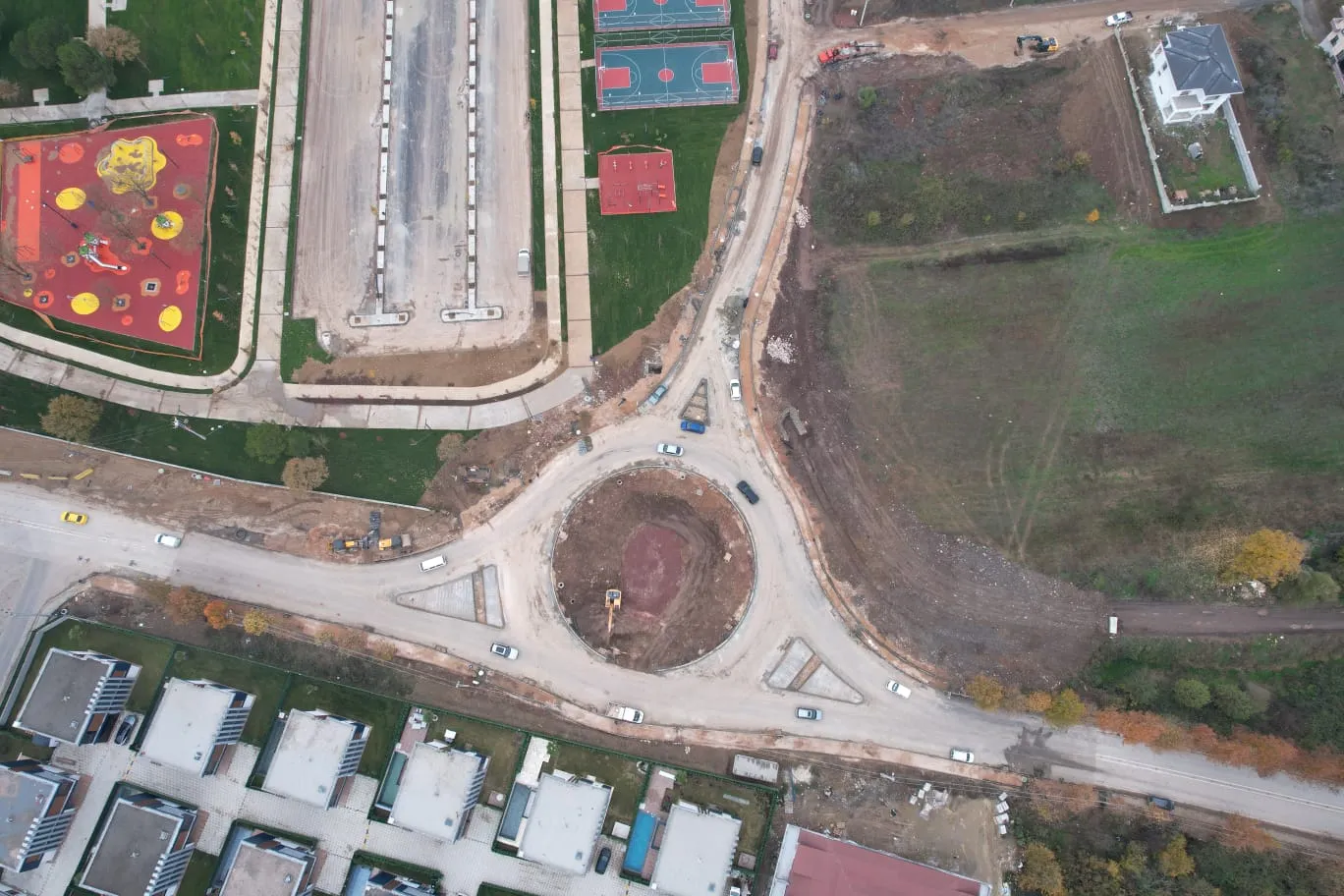 Büyükşehir, Başiskele Millet Bahçesi’ne ulaşımın sağlanacağı Mahmut Çavuş Caddesi’ni trafiğe