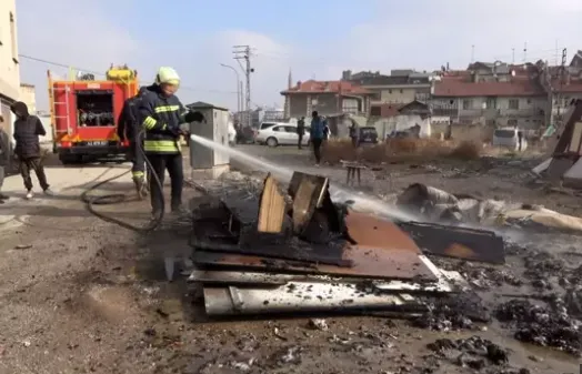 Konya'da, kirasını ödeyemeyen bir kiracı, ev sahibi tarafından tahliye edilmesinin