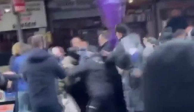 TBMM'nin önünde 'Geçinemiyoruz protestosuna polis müdahalesi