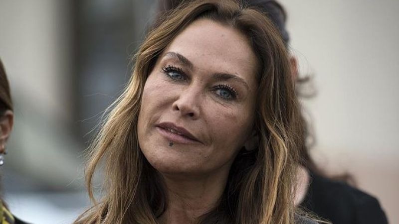 Hülya Avşar, YouTube programında hayranlarından gelen cesur sorulara samimi yanıtlar