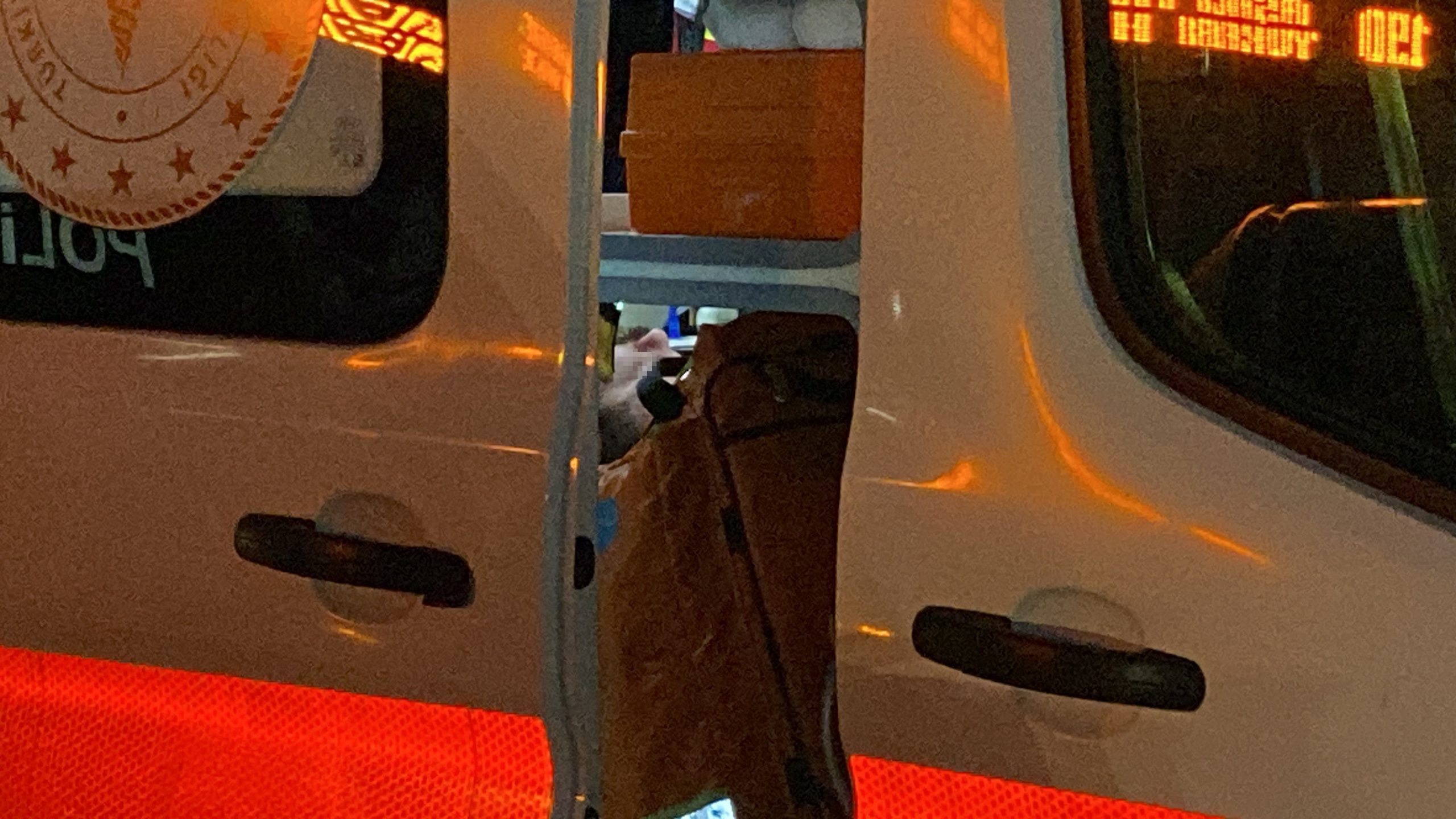 İzmit'te hafif ticari araç otomobile çarptı