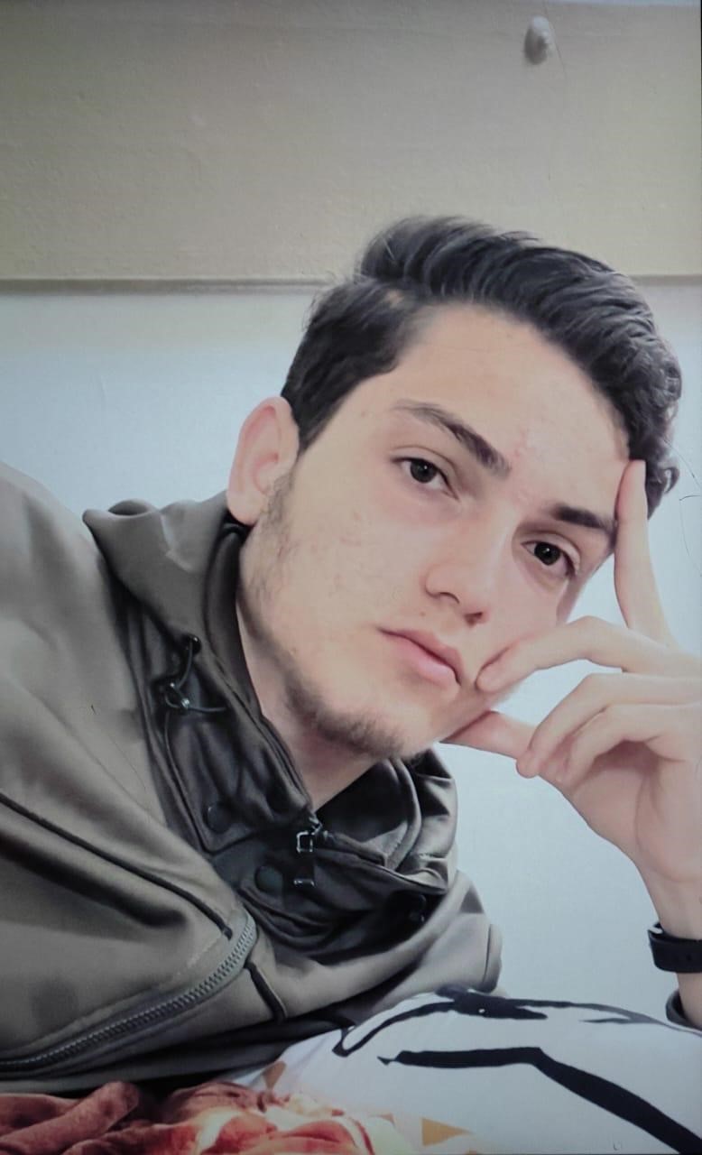 Bir oğlu şehit edilen doktoru İsrail askerleri götürdü