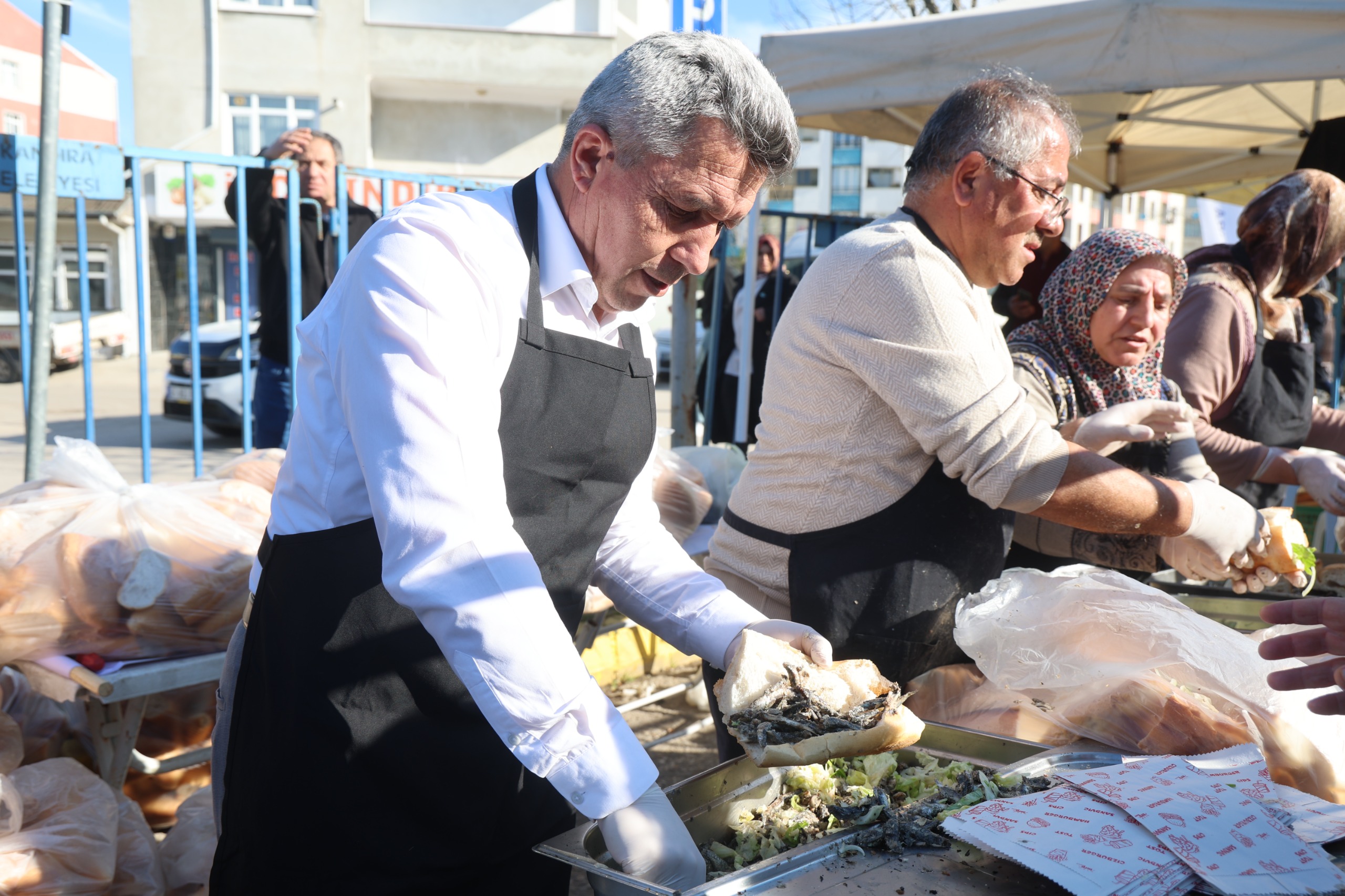 Kandıra Belediyesi tarafından organize edilen Hamsi ve Yöresel Ürünler Tanıtım