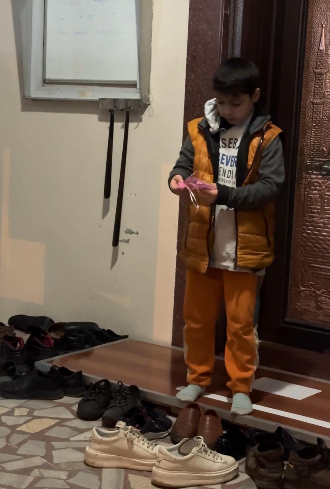 Başkan Bostan’dan camiye gelen çocuklara gülümseten sürpriz 