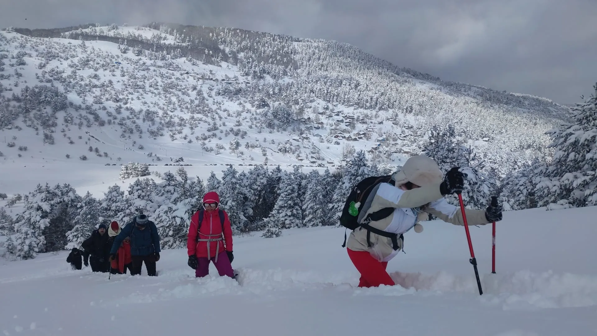 Kocaeli Dağcılık Kulübü Abant’ta kış yürüyüşü yaptı