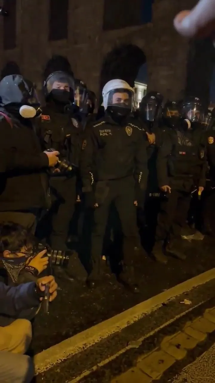 İstanbul Saraçhane'deki eylemlerde polisi "Seni emekli olduğunda bulacağım" diyerek tehdit