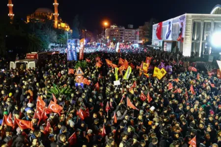 İstanbul Büyükşehir Beldiyesi'ne yönelik soruşturmalar kapsamında Ekrem İmamoğlu'nun gözaltına alınması
