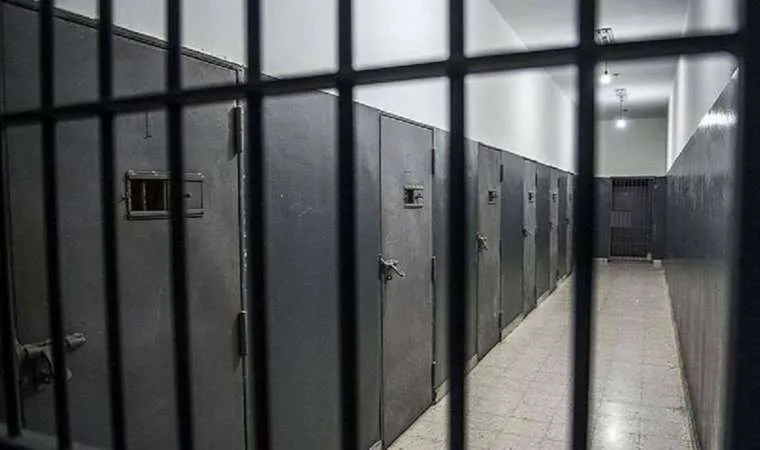 Trabzon’da cezaevinde bulunan PKK hükümlüsü bir mahkum, koğuşunda yangın çıkarttı.