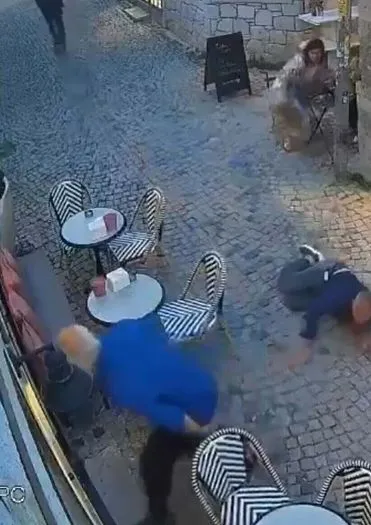 İş insanına silahlı saldırı kamerada! Bir anda yere yığıldı