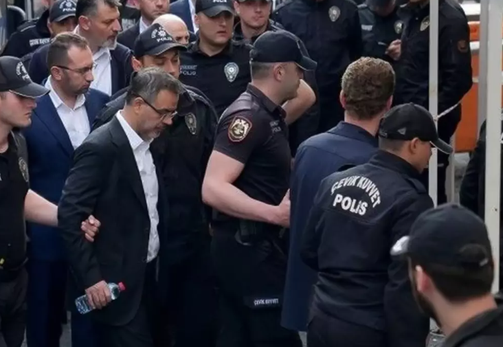 CHP'li belediyelere yönelik yolsuzluk soruşturması kapsamında belediye başkanları tutuklanan ve