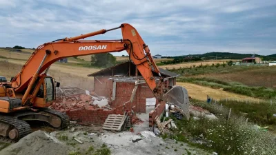 Körfez'de son bir hafta içerisinde iki farklı bölgedeki kaçak yapıların
