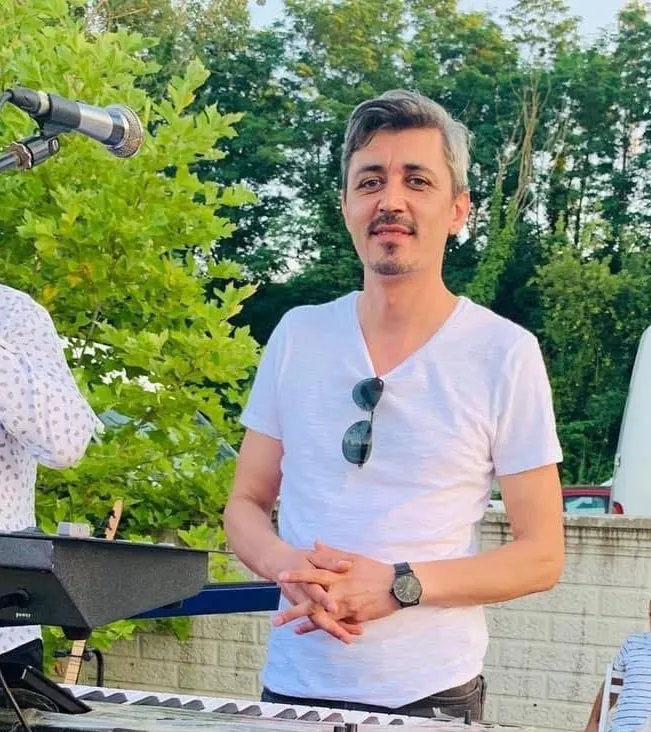 Eşini boynundan bıçaklayıp öldüren Kocaelili müzisyen hakim karşısında