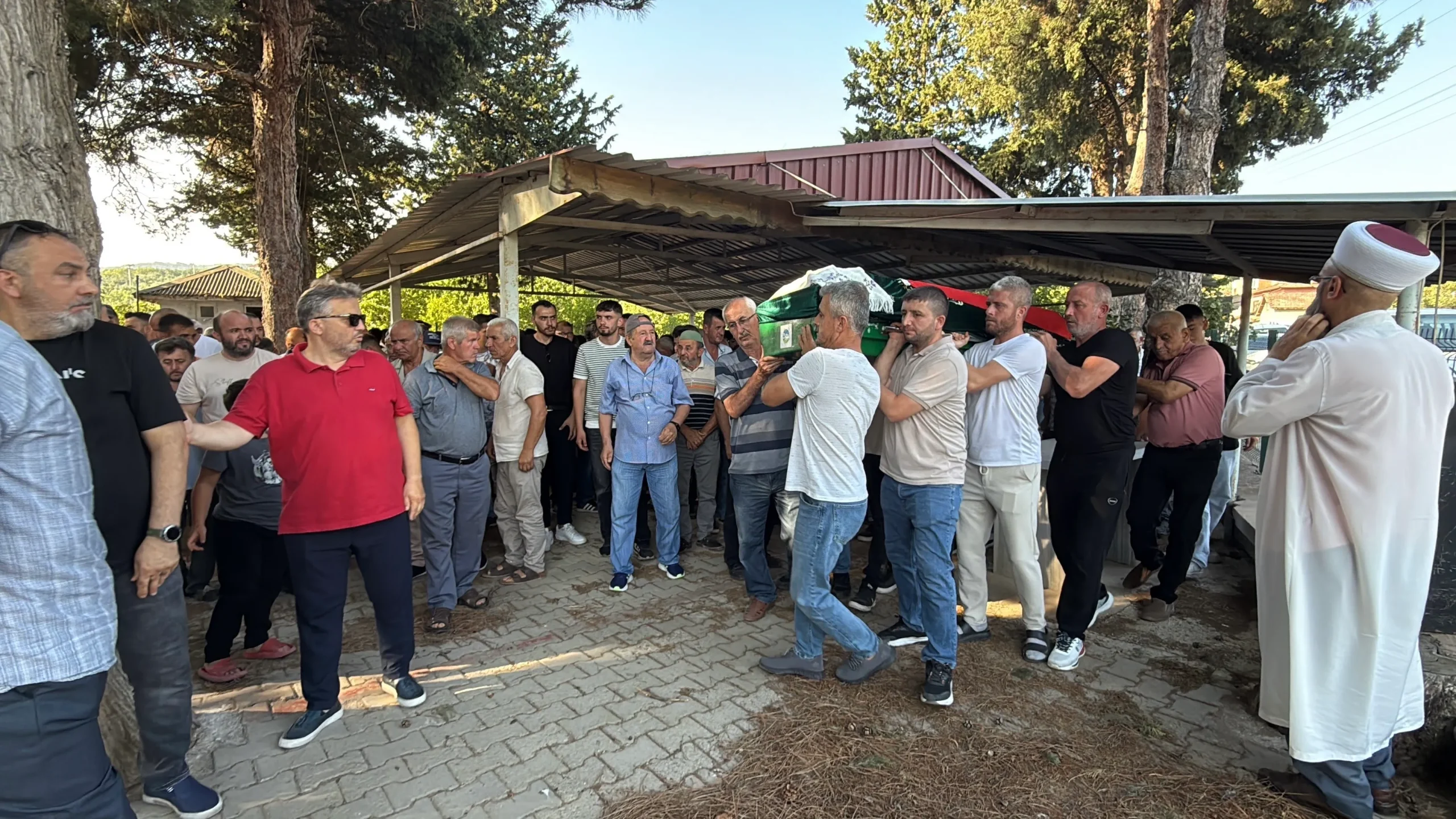 İzmit'te 21 yaşındaki gencin bıçaklanarak öldürüldüğü olayda 3 tutuklama