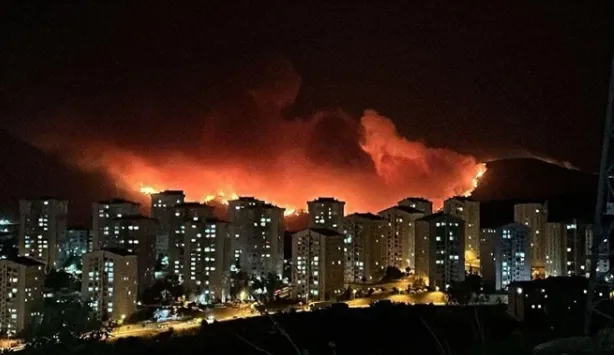 5 ildeki orman yangınında son durum : Tahliyeler ve yoğun müdahale sürüyor