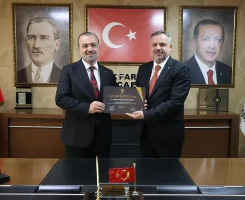 Eğitime katılan AK Partili başkanlar sertifikalarını aldı