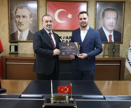 Eğitime katılan AK Partili başkanlar sertifikalarını aldı