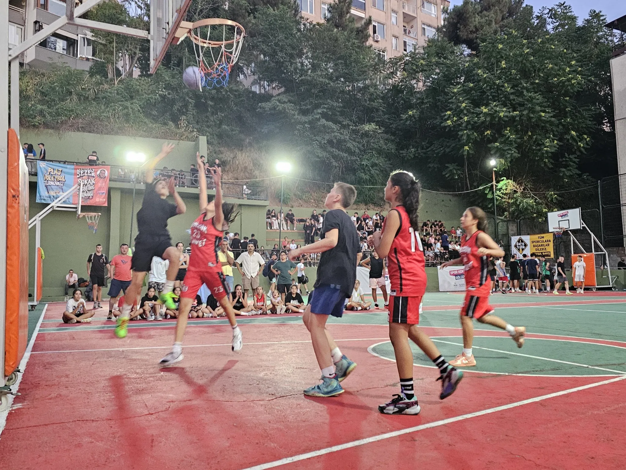 Gölcük'te heyecan dorukta: Sokak Basketbolu Turnuvası sona erdi