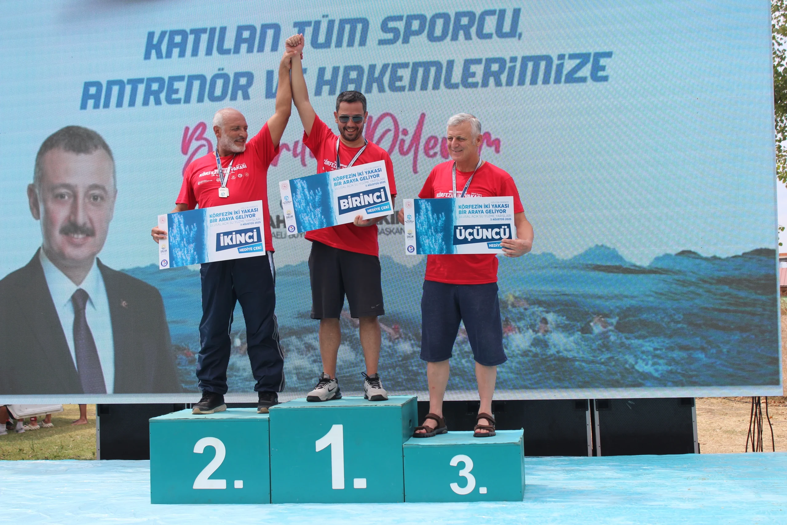 Kocaeli'de yüzme yarışları: Gençler ve çocuklar fırtına gibi yüzdü