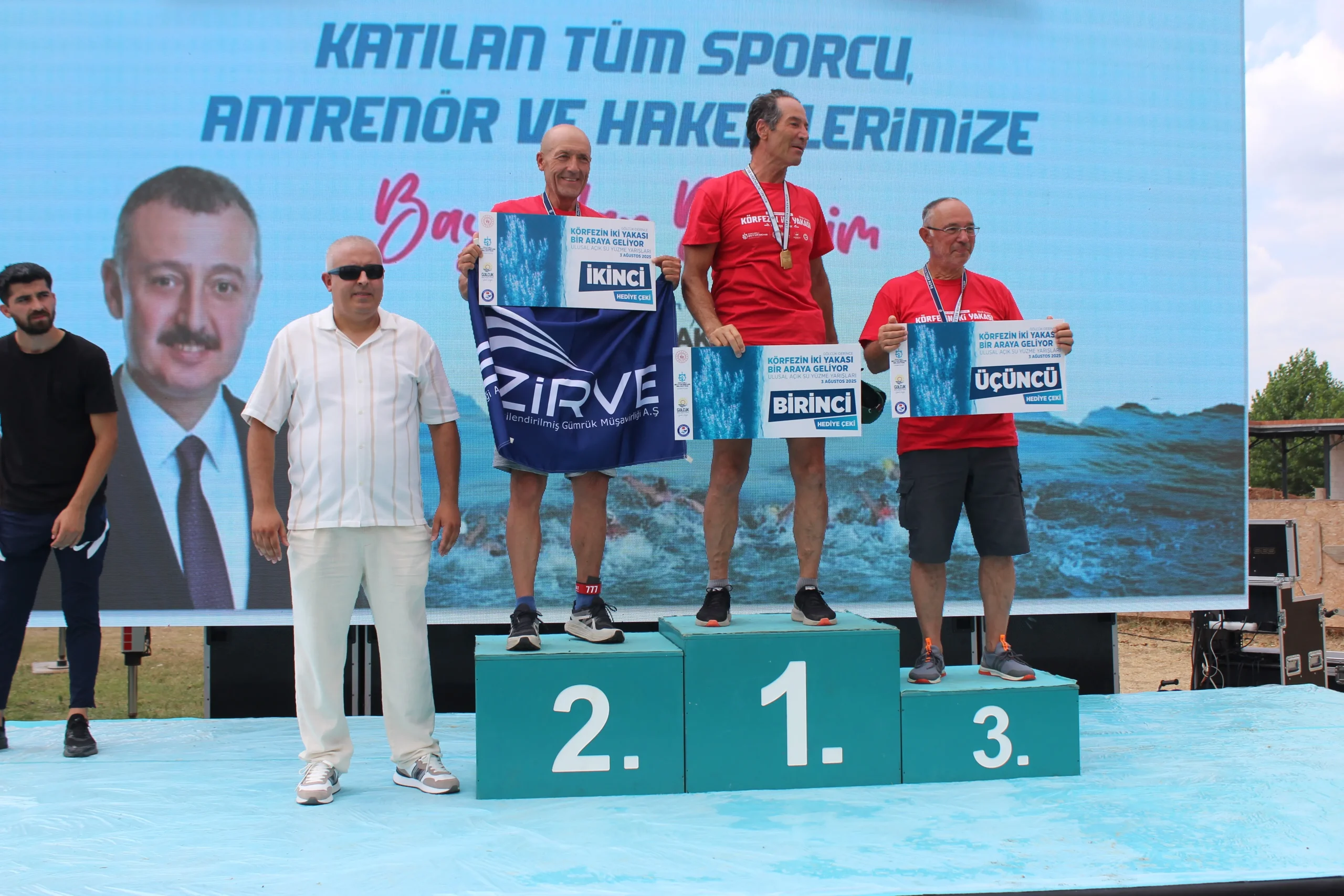 Kocaeli'de yüzme yarışları: Gençler ve çocuklar fırtına gibi yüzdü