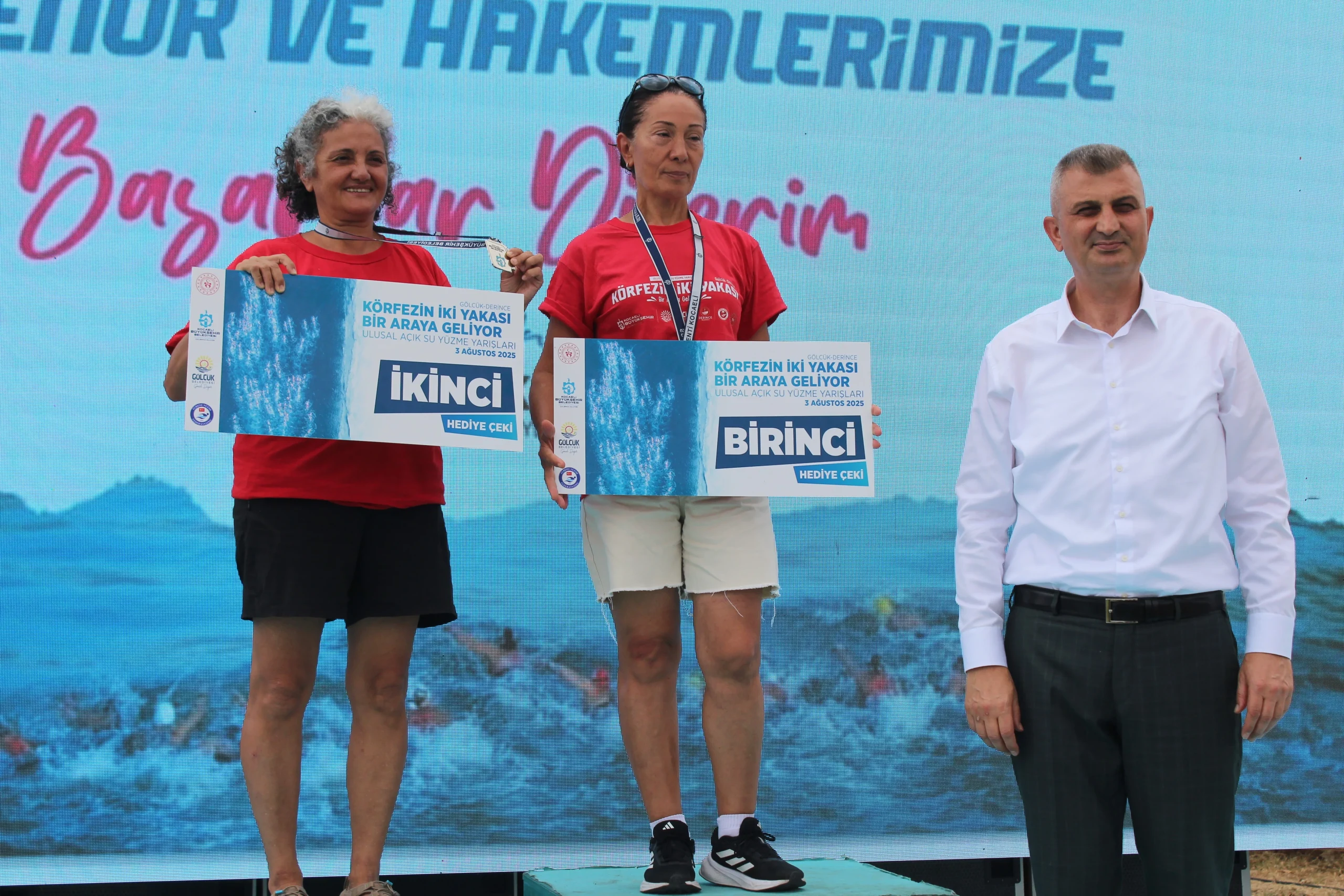 Kocaeli'de yüzme yarışları: Gençler ve çocuklar fırtına gibi yüzdü