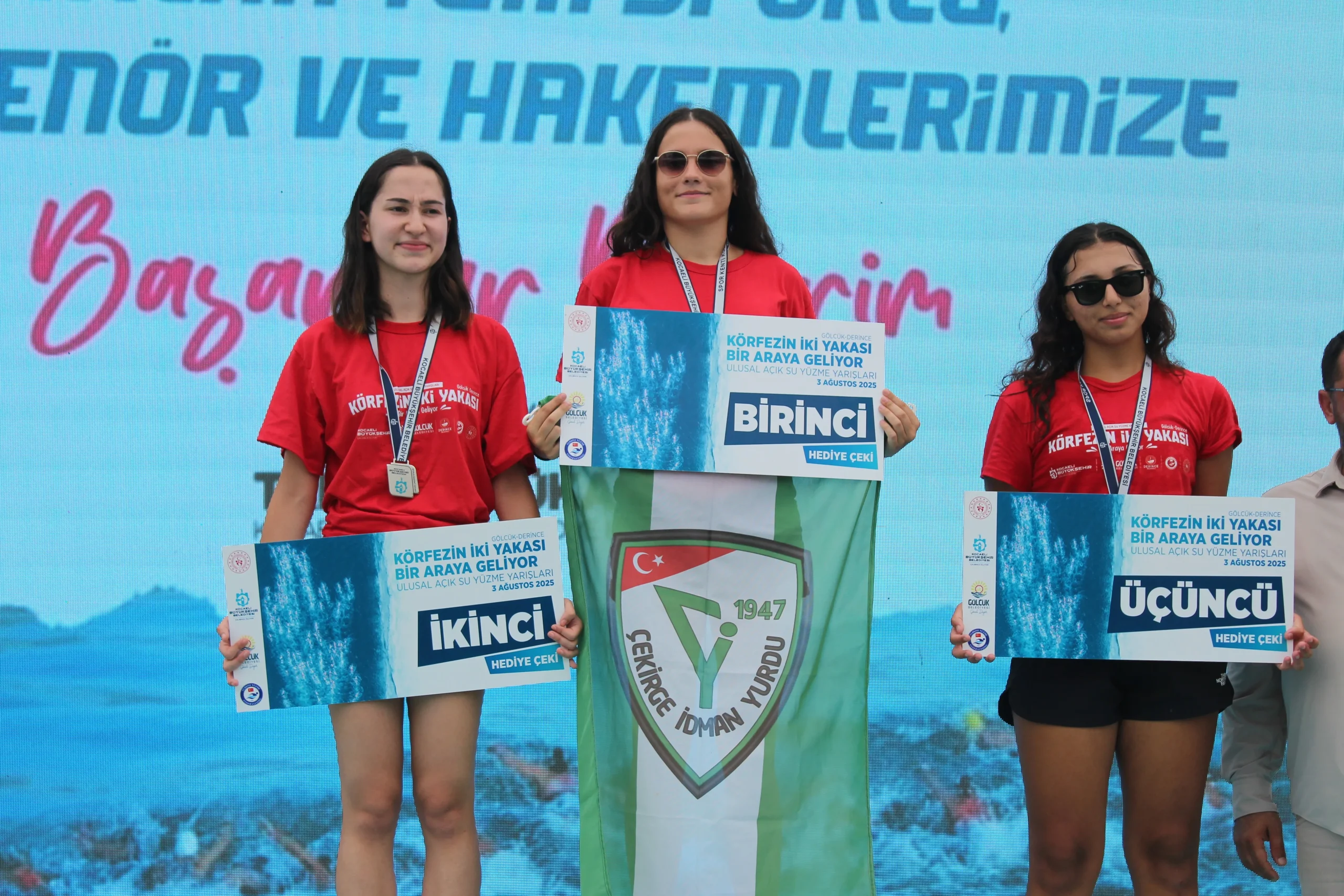 Kocaeli'de yüzme yarışları: Gençler ve çocuklar fırtına gibi yüzdü