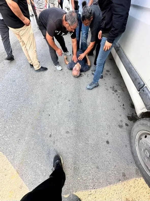 Sakarya'nın Hendek ilçesinde seyir halindeyken direksiyon başında fenalaşan yaşlı adam