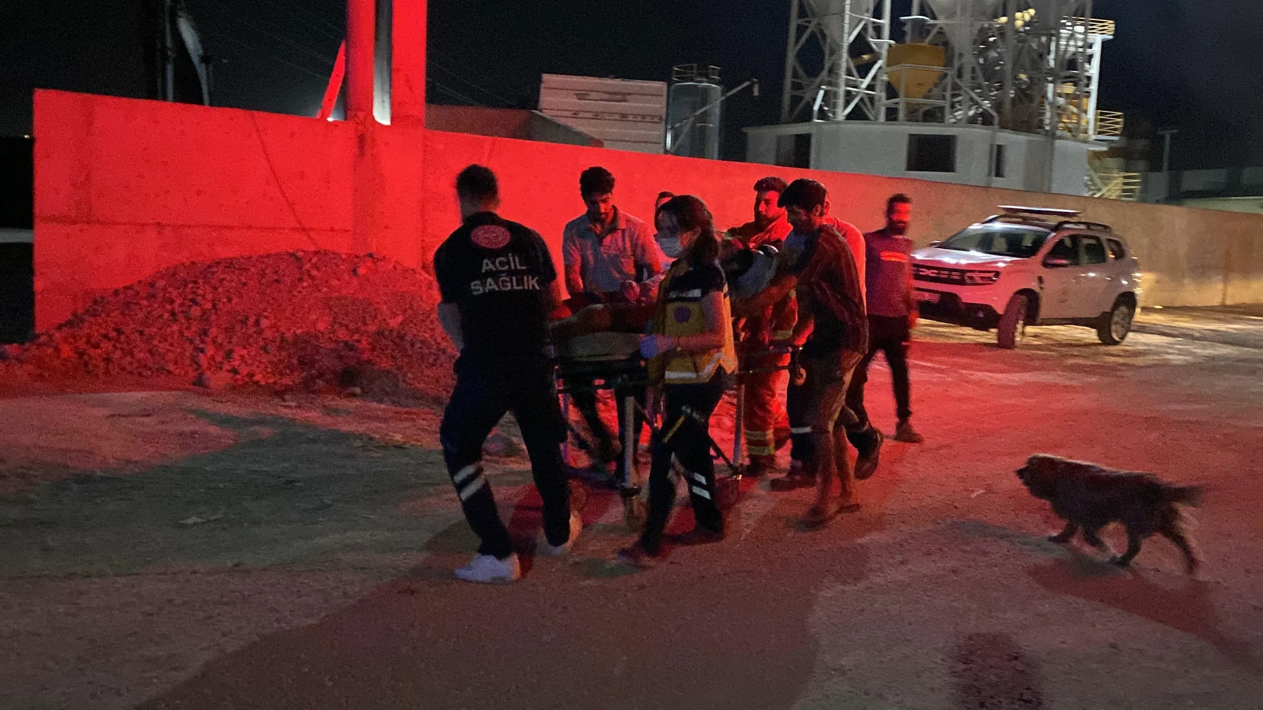 Kartepe'de fabrika yangını: Bir işçi dumandan etkilendi