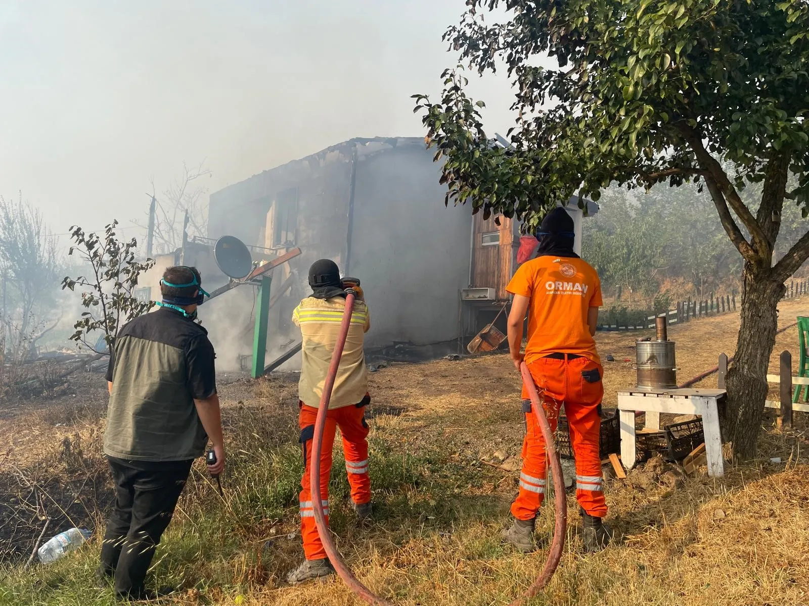 Kocaeli'deki orman yangınına 10 helikopter ve 6 uçakla müdahale sürüyor