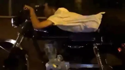 Bolu’da D-100 kara yolunda iki motosiklet sürücüsü, tehlikeli hareketlerle kilometrelerce