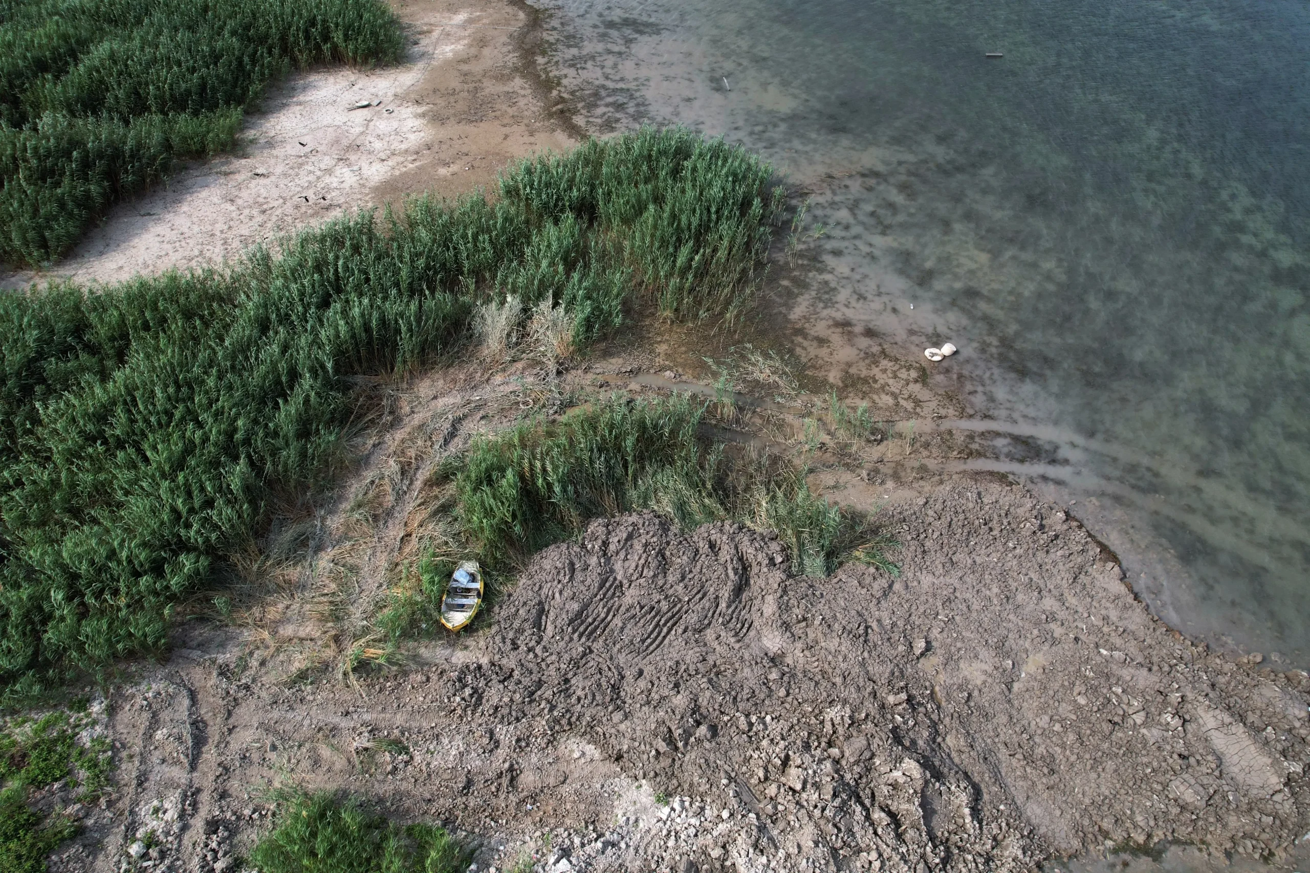Sapanca Gölü, her geçen gün santim santim çekiliyor