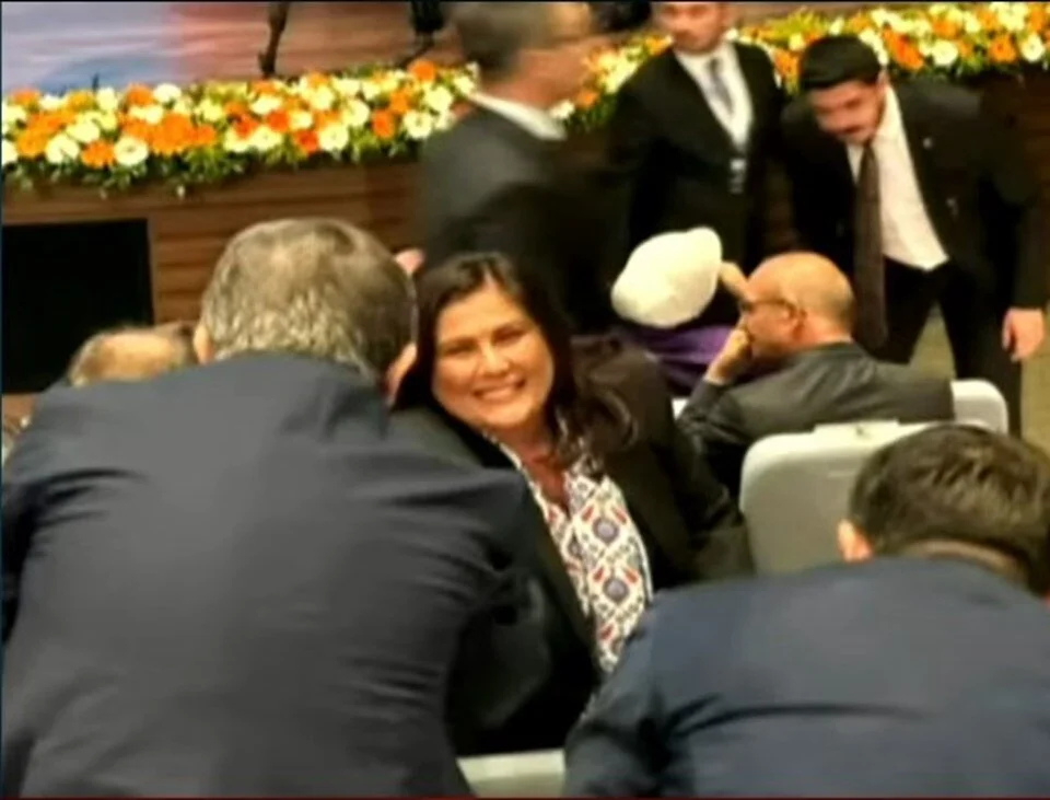 Özlem Çerçioğlu, AK Parti binasında!