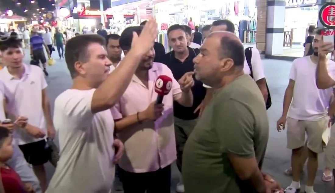 Sokak röportajında, Gazi Mustafa Kemal Atatürk'e “Ermeni” diyen şahıs, tokadı