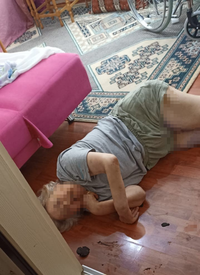 Yatalak annesini 2 saat boyunca dövüp komaya soktu