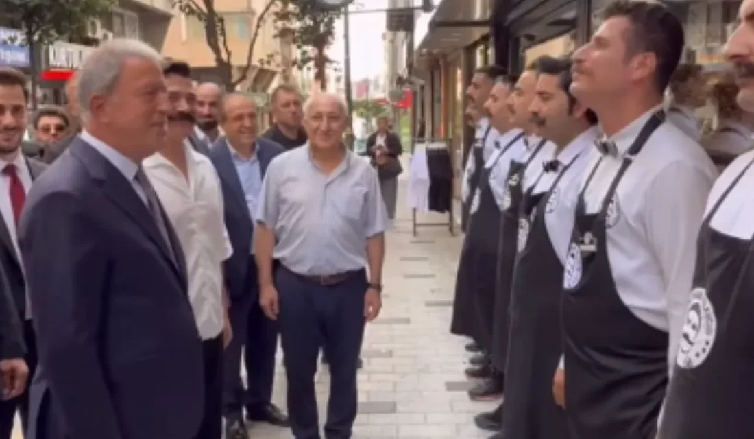 AK Parti Sarıyer teşkilatıyla kentte esnaf ziyareti yapan TBMM Milli