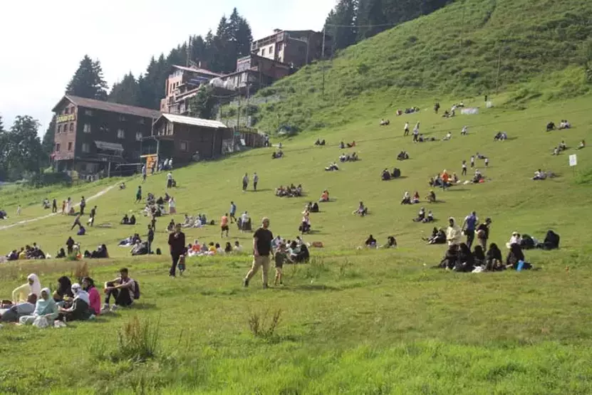 Sonbaharın gelişiyle birlikte Karadeniz yaylaları, doğanın büyüleyici renkleriyle turistlerin akınına