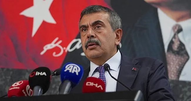 'İmam hatipleri dünya markası yapacağız' diyen Bakan Tekin çocuğunu özel okula gönderdi