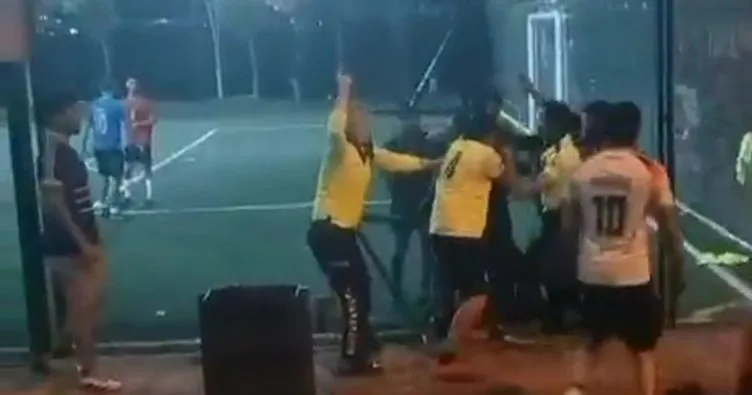 Kocaeli'de halı sahada büyük kavga! Polis havaya ateş açtı, 1 kişi bıçaklandı