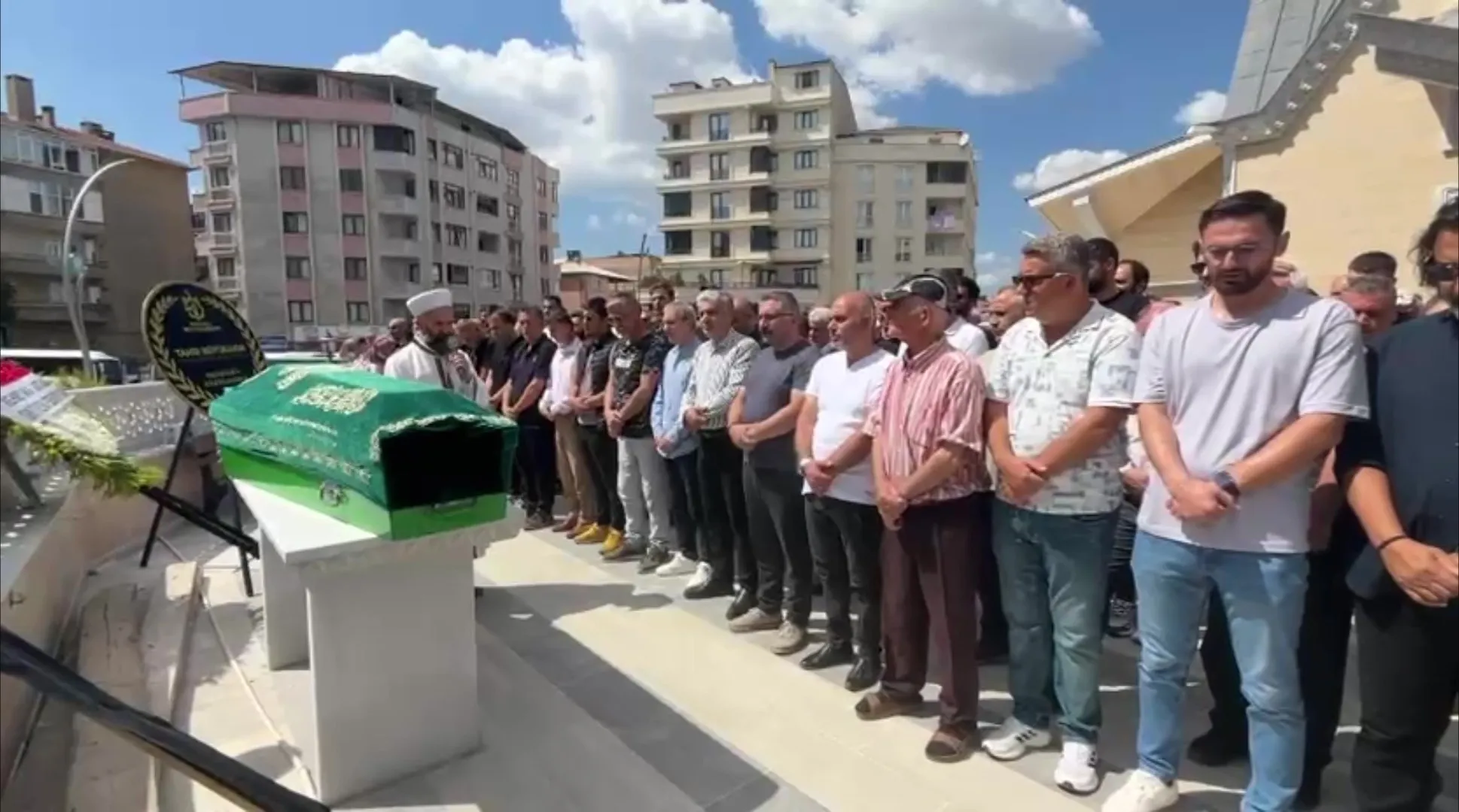 Milli voleybolcu Sıla ve Selin Çalışkan'ın kalp krizi sebebiyle hayatını