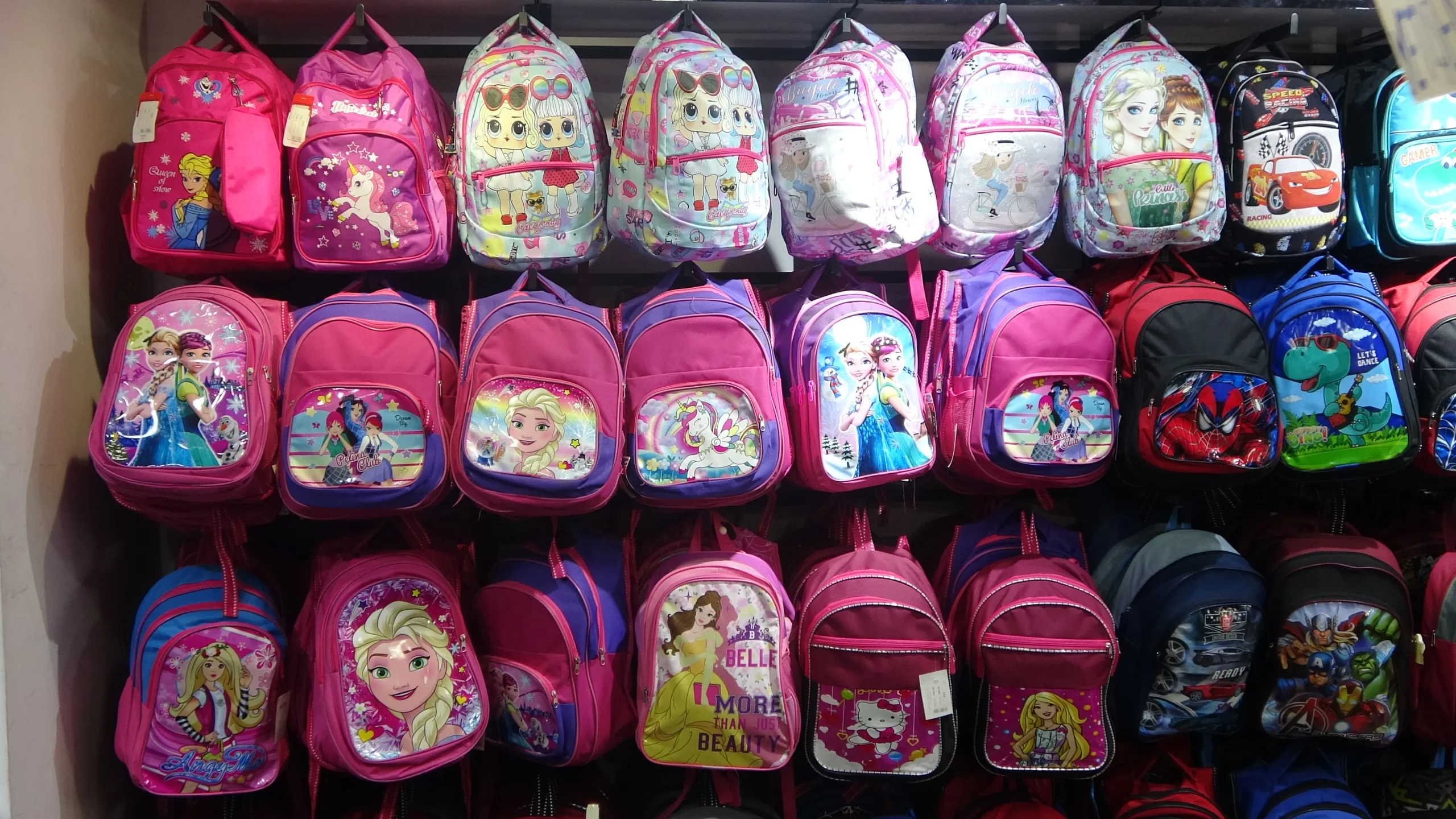 Okul alışverişinde yoğunluk başladı