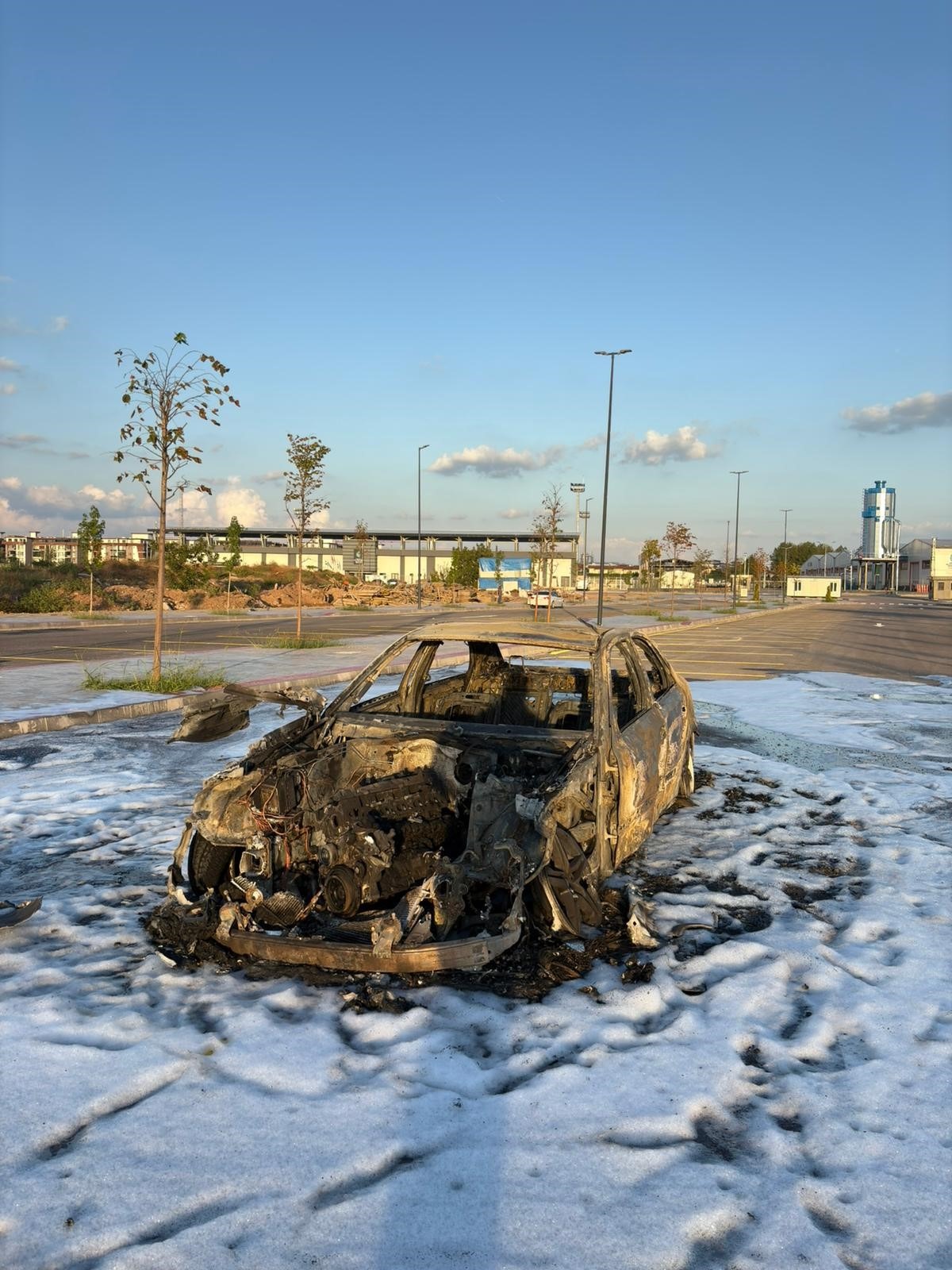 Motor arızası veren yabancı plakalı aracını gümrükten geçiremeyince yaktı