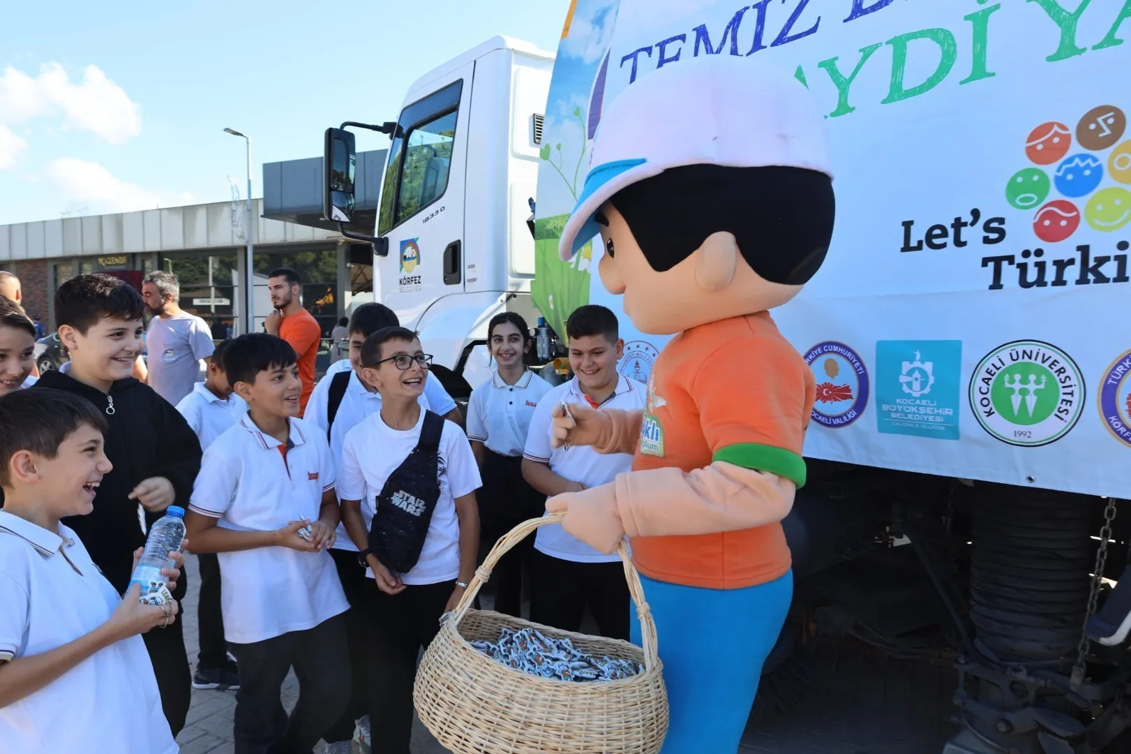 Dünya Temizlik Günü'nde 172 kilo atık toplandı