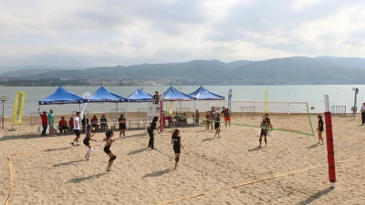 Derince Belediyesi’nin düzenlediği Plaj Voleybolu Turnuvası üç gün boyunca büyük
