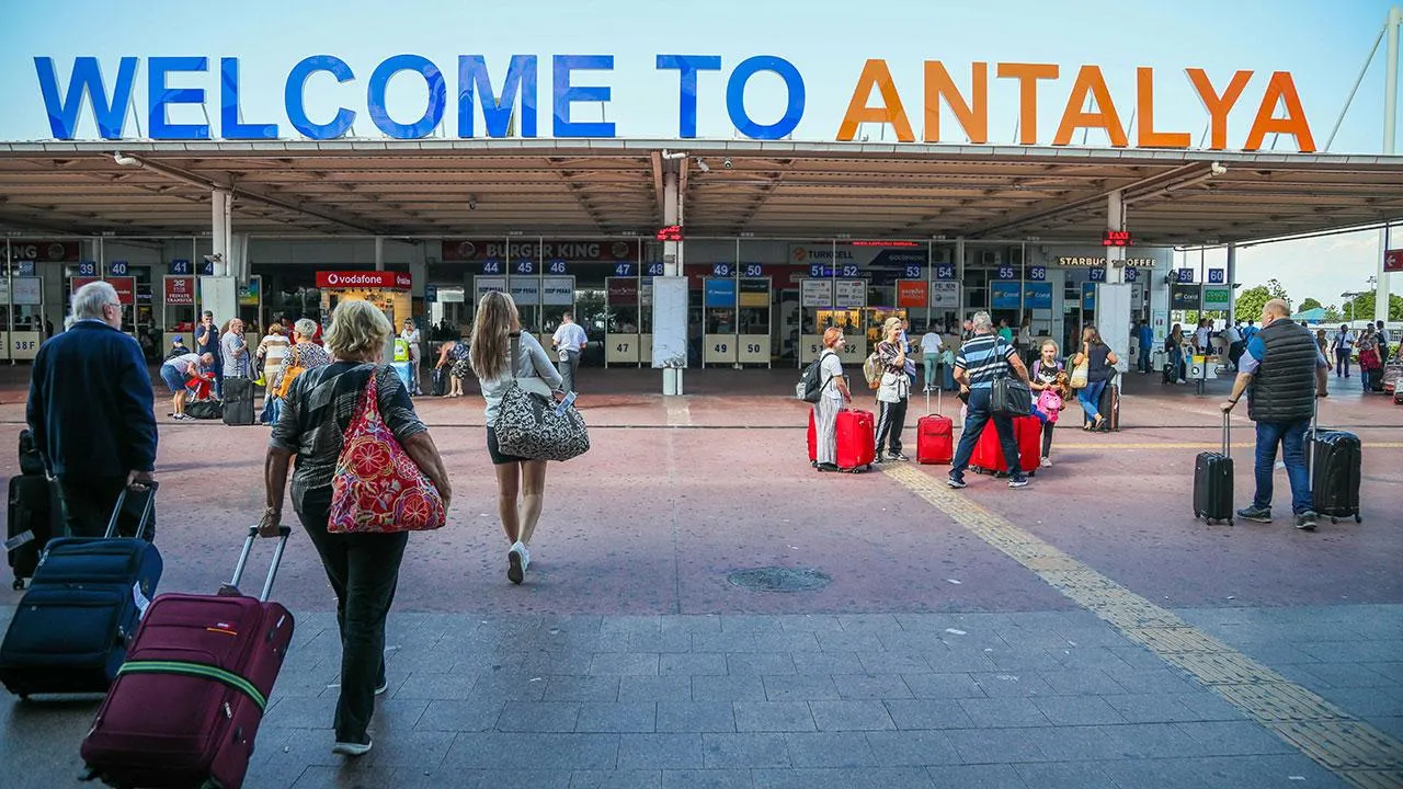 Antalya Havalimanı, 2025 yaz sezonunda rekor bir yolcu sayısına ulaştı.