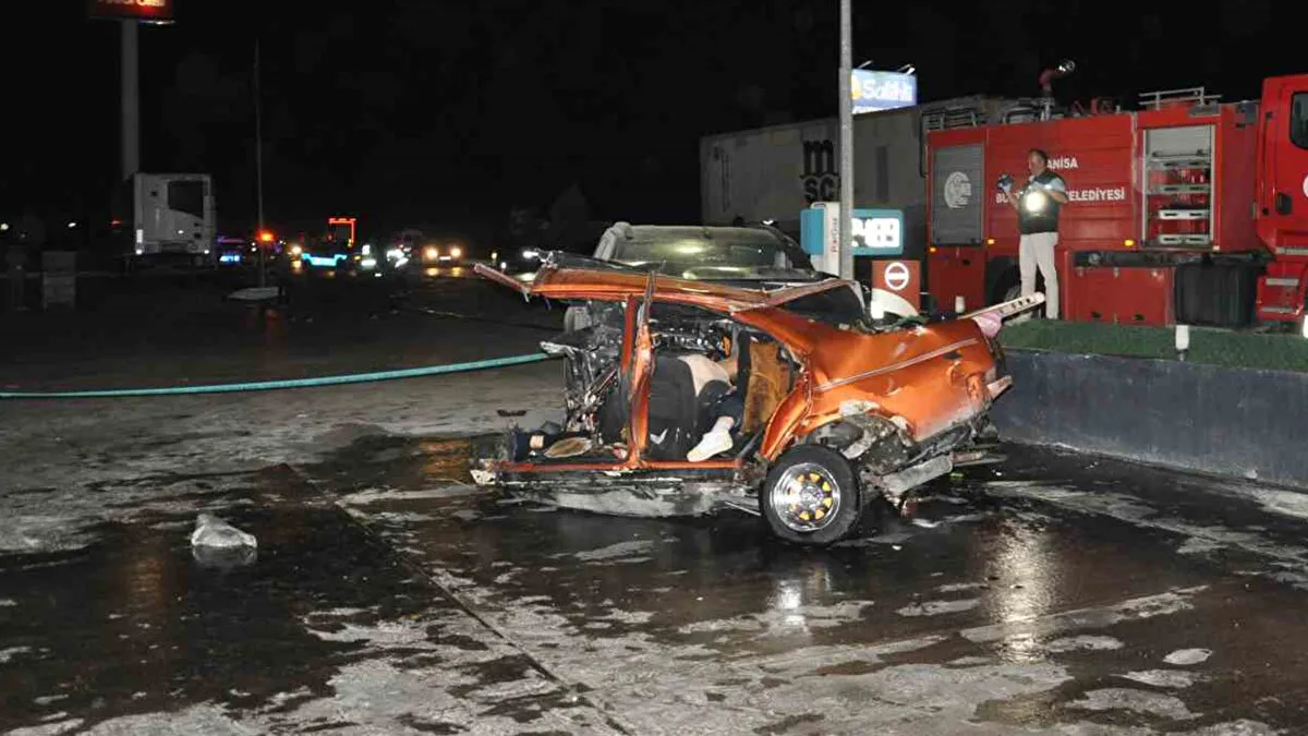Manisa’nın Salihli ilçesinde meydana gelen trafik kazasında 5 kişi hayatını