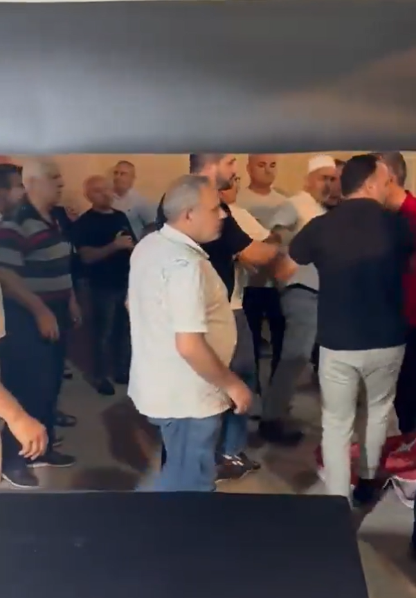 Mevlit Kandili programında Atatürk gerilimi: Posteri sökmeye çalıştılar