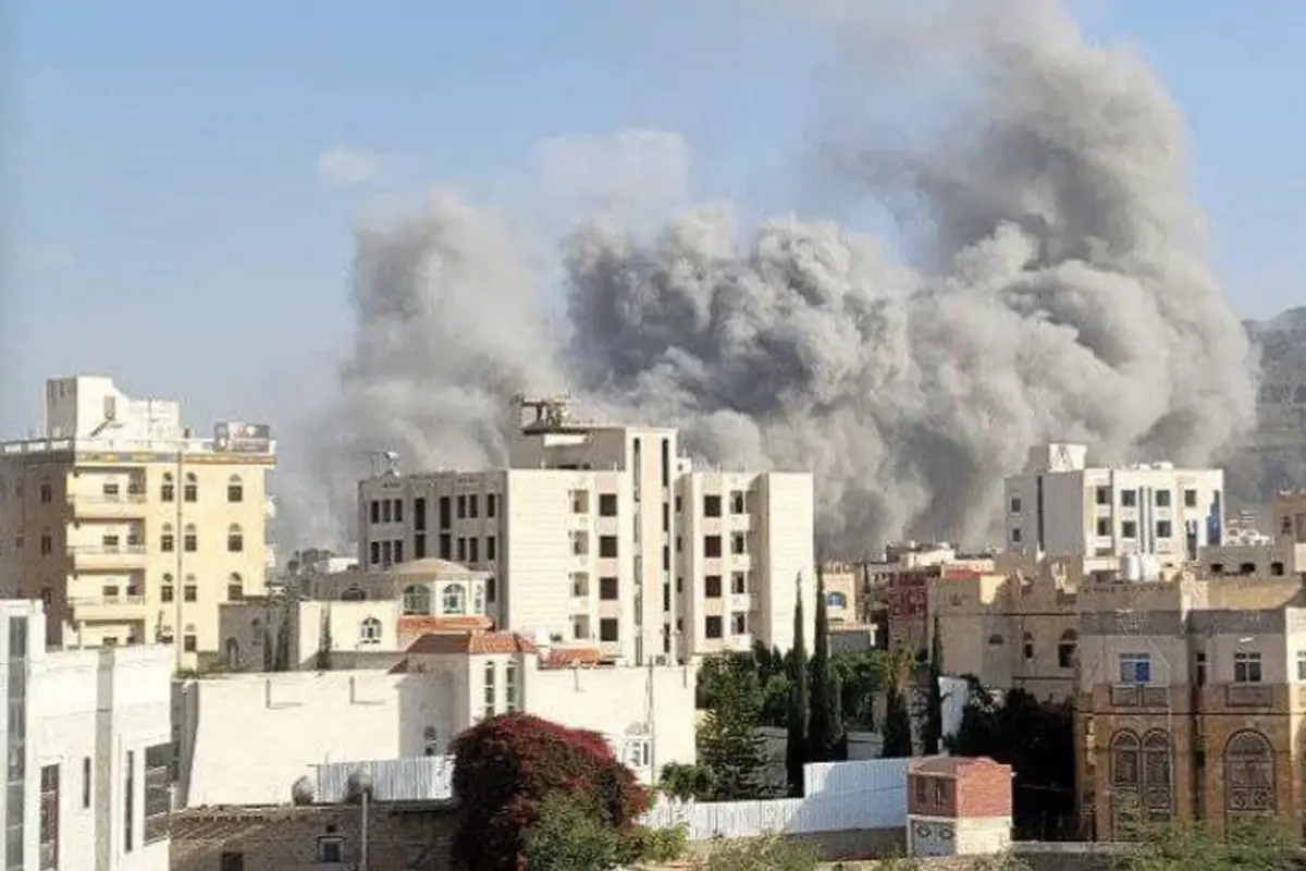 İsrail, Yemen'in Husi kontrolündeki başkenti Sana'ya hava saldırısı düzenledi. Patlama